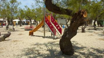 Außen-Kinderspielplatz