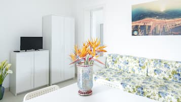 Appartement Familial, 1 chambre | Coin séjour | Télévision à écran plat de 24 pouces avec chaßnes numériques, télévision