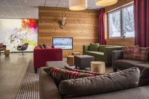 Lobby lounge - COOEE alpin Hotel Kitzbüheler Alpen (Sankt Johann in Tirol)