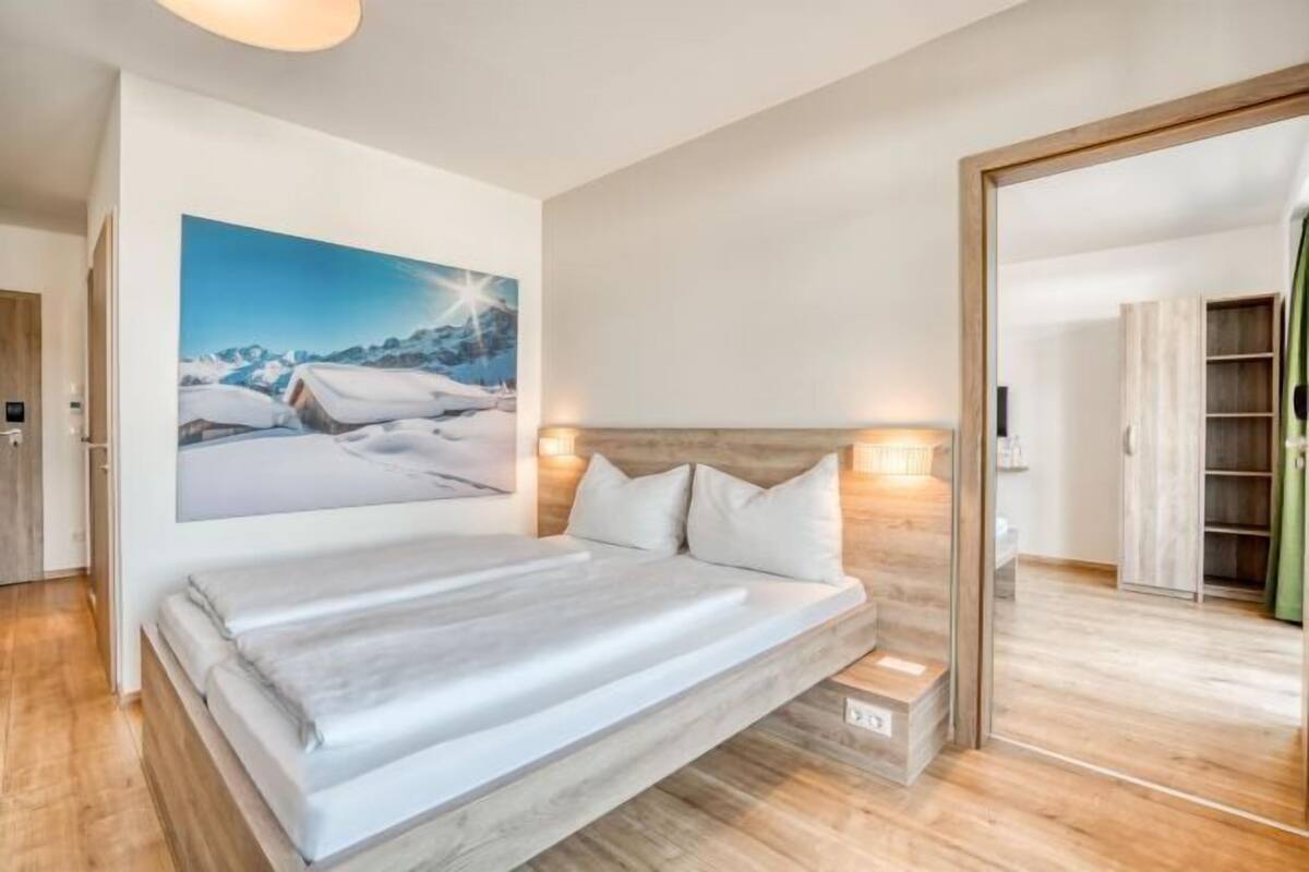 Hypo-allergenic bedding, blackout drapes, soundproofing, free WiFi