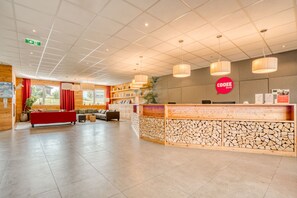 Reception - COOEE alpin Hotel Kitzbüheler Alpen (Sankt Johann in Tirol)