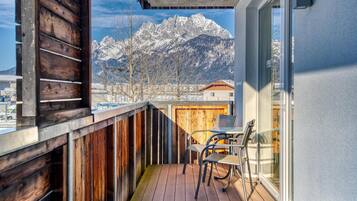 Familienzimmer, 2 Schlafzimmer, Balkon, Bergblick | Allergikerbettwaren, Verdunkelungsvorhänge, schallisolierte Zimmer