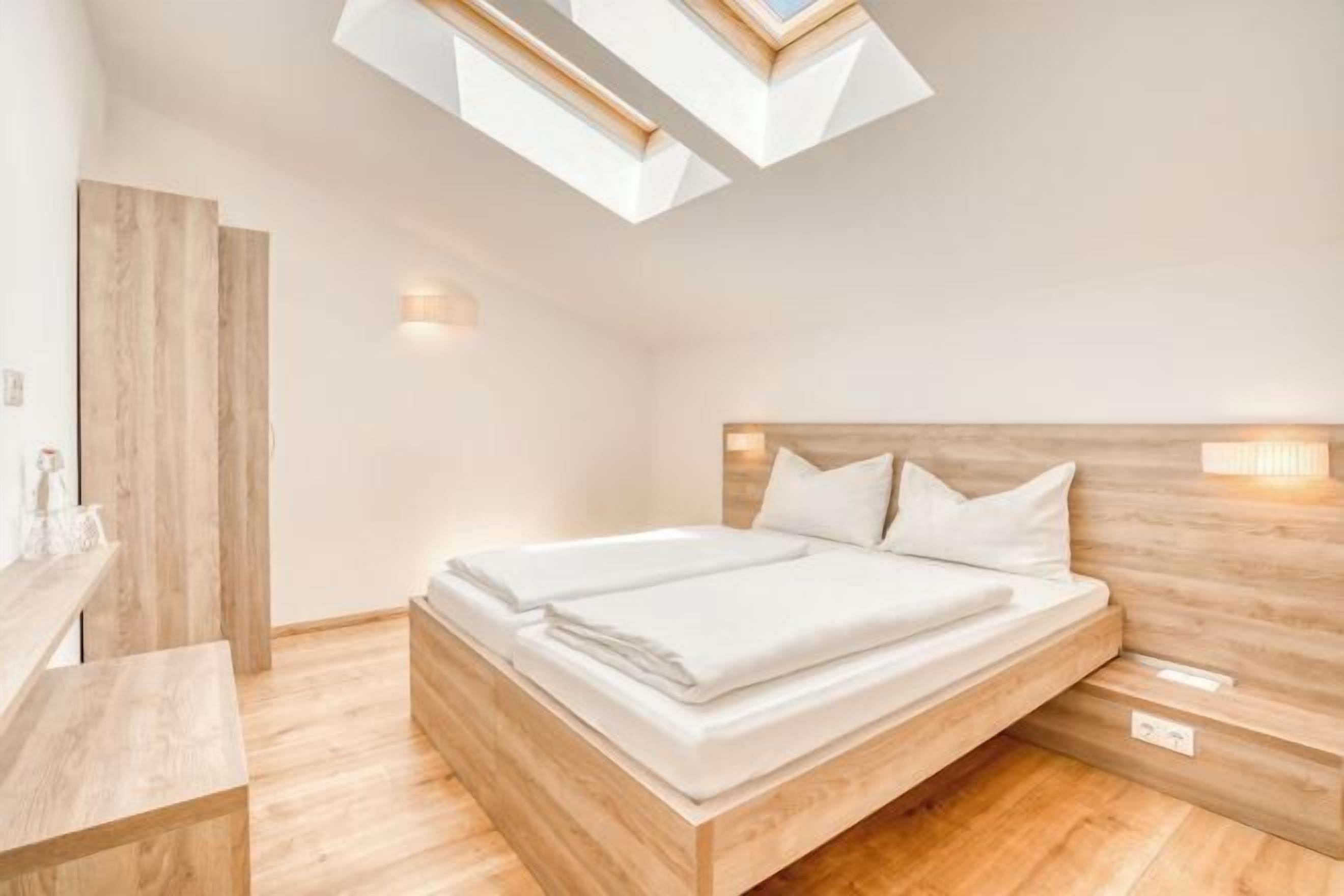 Allergikerbettwaren, Verdunkelungsvorhänge, schallisolierte Zimmer