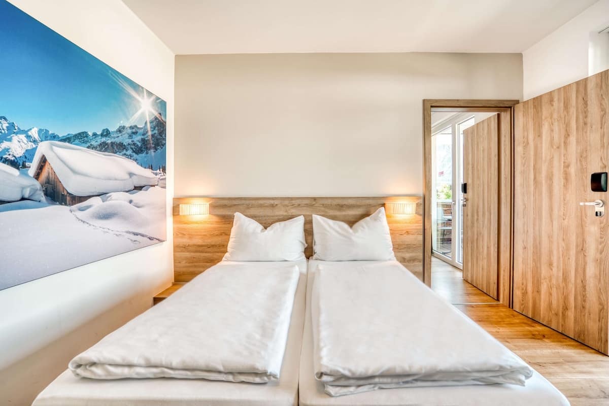 Family Room, 2 Bedrooms, Balcony, Mountainside | Hypo-allergenic bedding, blackout drapes, soundproofing, free WiFi