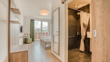 Standard-Doppelzimmer, 2 Einzelbetten, barrierefrei, Balkon | Allergikerbettwaren, Verdunkelungsvorhänge, schallisolierte Zimmer