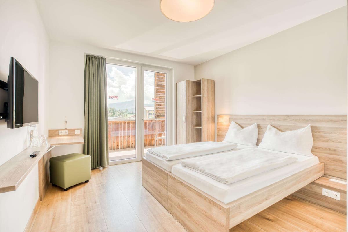 Standard Double Room, 2 Twin Beds, Balcony, Mountain View | Hypo-allergenic bedding, blackout drapes, soundproofing, free WiFi