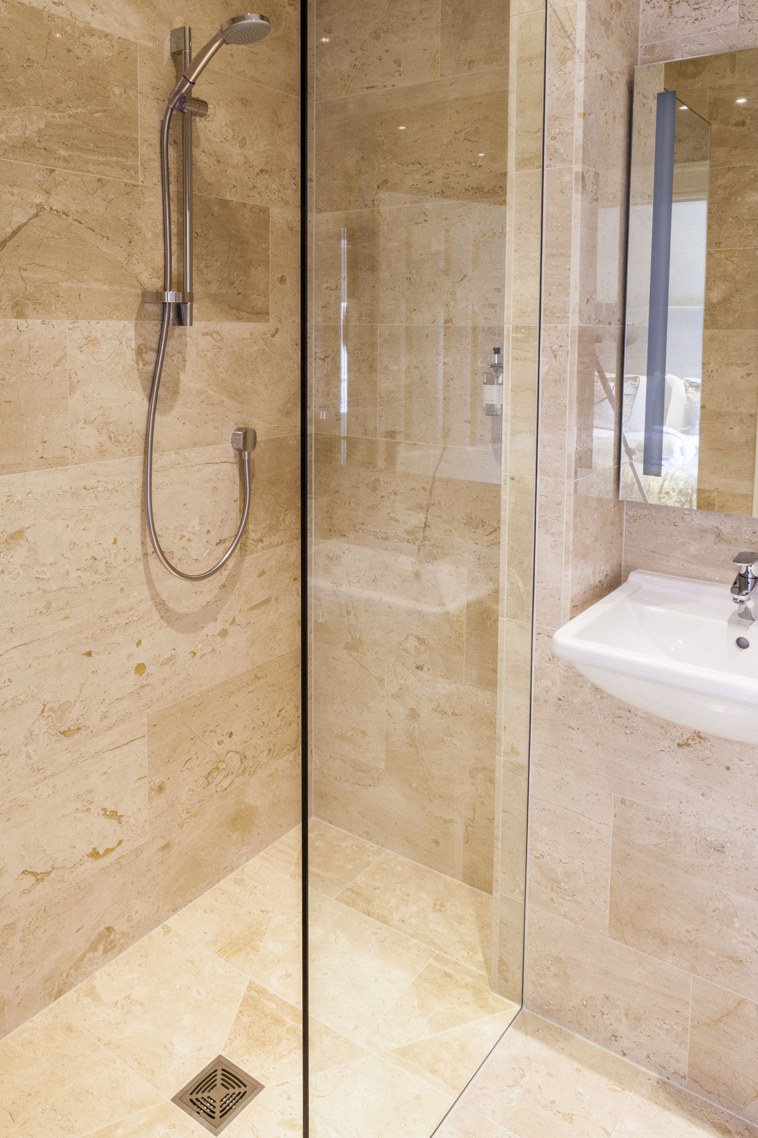 luxury double room | bathroom shower