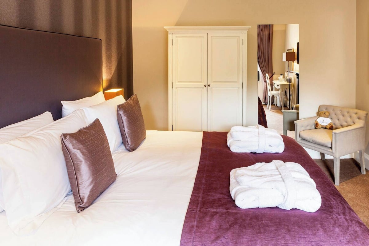 Luxury Double Room | Desk, soundproofing, iron/ironing board, free WiFi