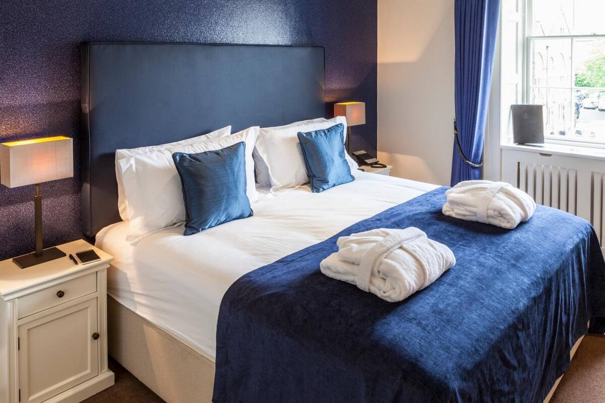 Quarto casal ou duplo executivo, vista para o pátio | Escrivaninha, quartos à prova de som, ferros/tábuas de passar roupa
