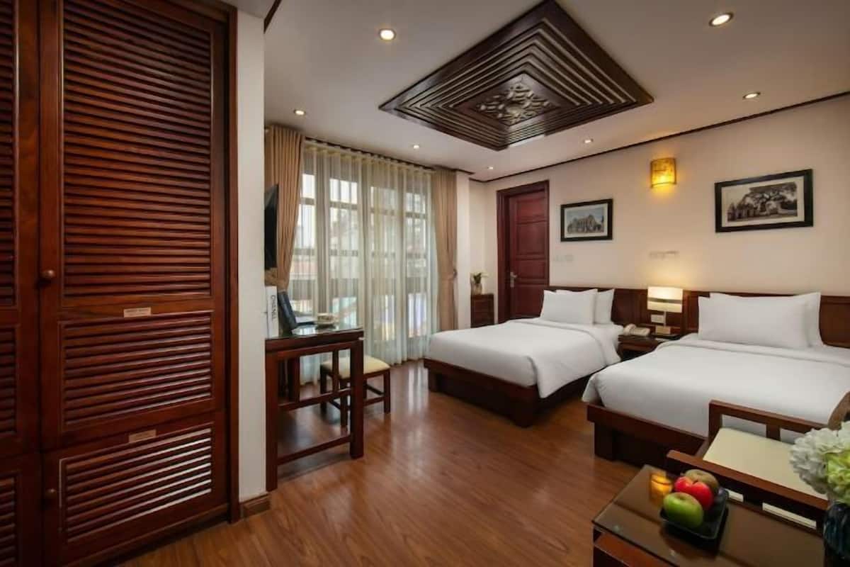 Minibar, in-room safe, desk, free cots/infant beds