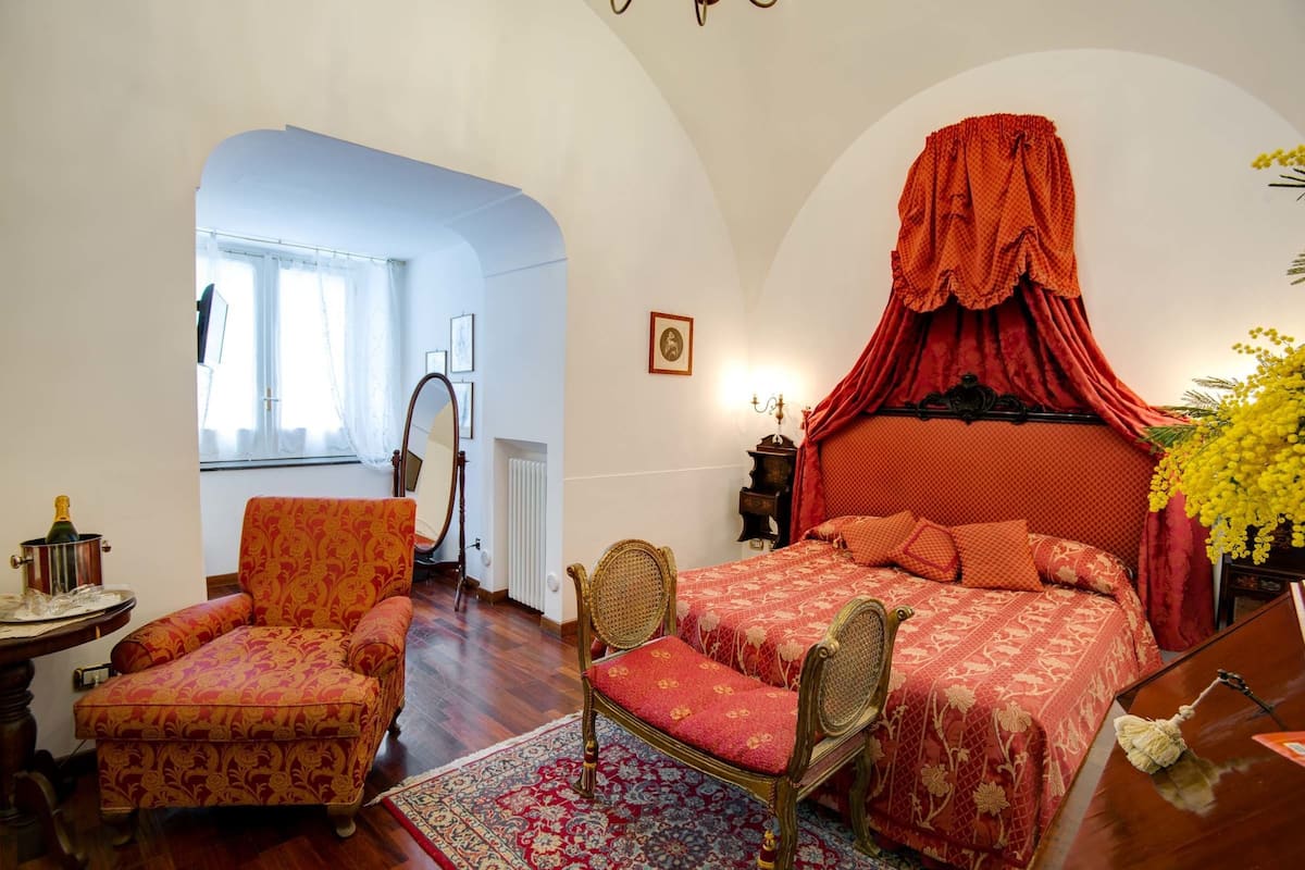 Classic Double Room | Minibar, in-room safe, desk, free WiFi