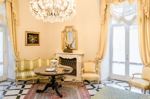 Minibar, in-room safe, desk, free WiFi