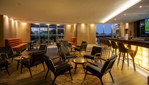 Bar (on property) - TURIM Presidente Hotel (Portimão)