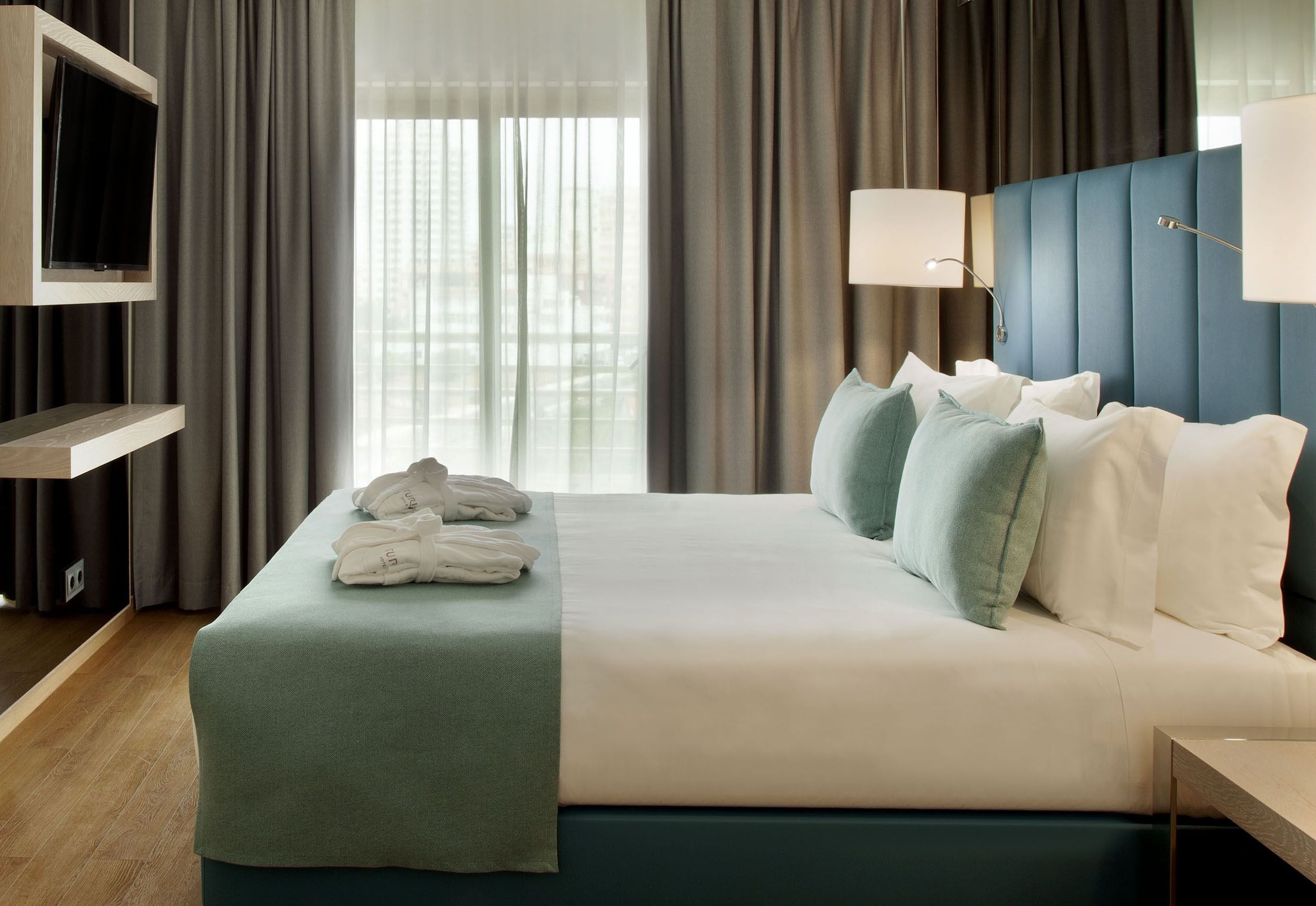 1 bedroom, hypo-allergenic bedding, memory-foam beds, minibar