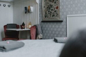 Habitación doble, 1 cama de matrimonio | Cortinas opacas, tabla de planchar con plancha, wifi gratis