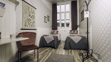 Kamar Twin, kamar mandi umum | Tirai kedap cahaya, setrika/meja setrika, Wi-Fi gratis, dan seprai linen