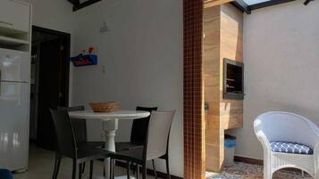 Apartamento, 1 quarto, vista parcial para o mar (07/09) | Sala de jantar