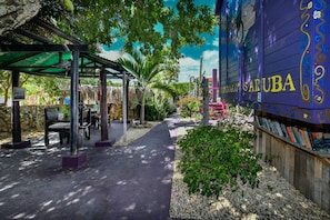 Exterior - Mammaloes (Santa Cruz)