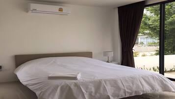 2 Bedrooms | 2 Schlafzimmer, Verdunkelungsvorhänge, Babybetten, kostenloses WLAN