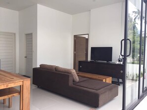 2 Bedrooms | Wohnzimmer | Flachbildfernseher