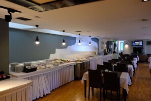 Buffet déjeuner gratuit tous les jours