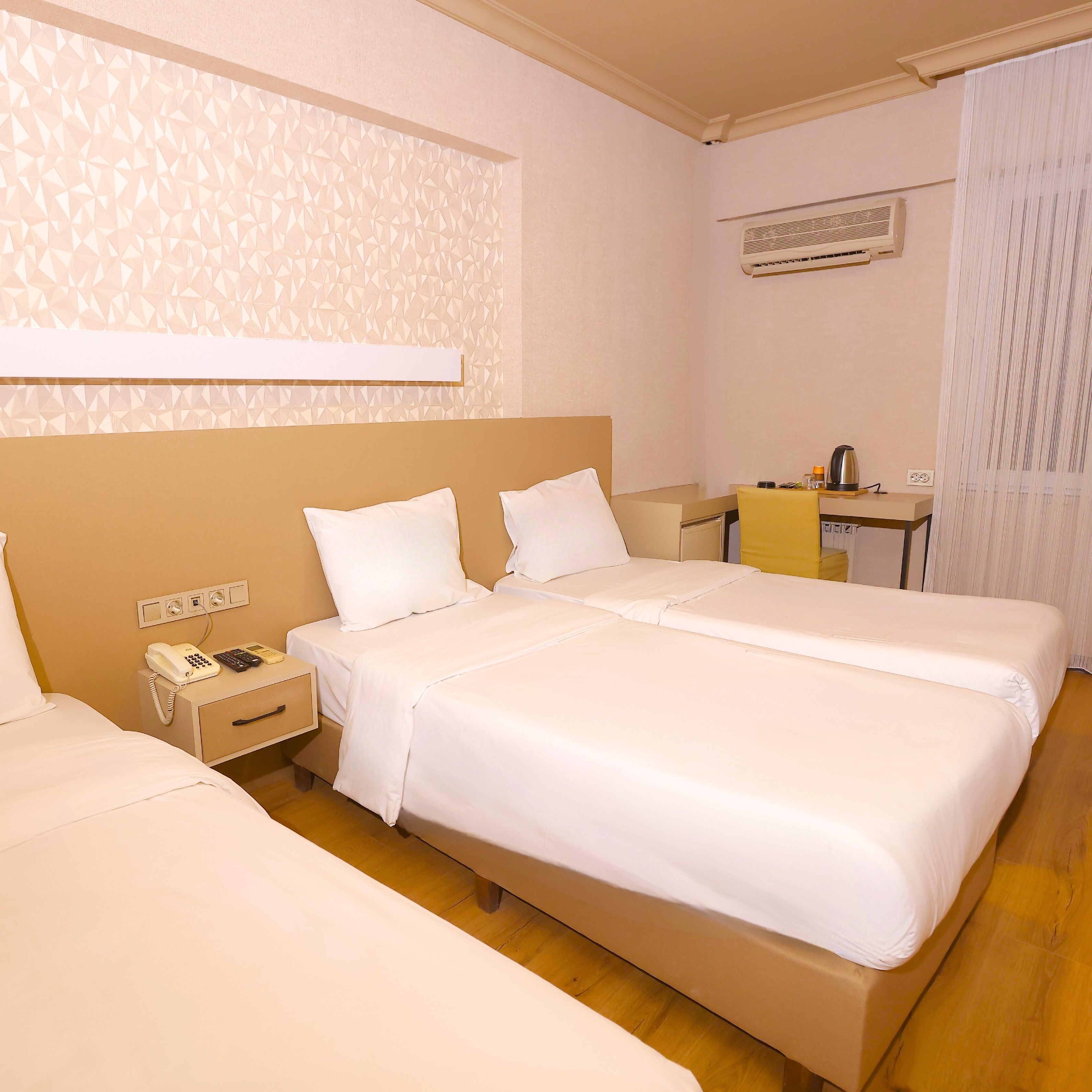 Chambre Standard, 3 lits une place