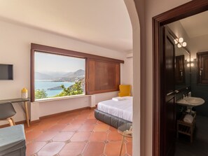Deluxe Double Room, Beach View (Ardesia) | Minibar, in-room safe, desk, free WiFi - Villa Crawford (San Nicola Arcella)