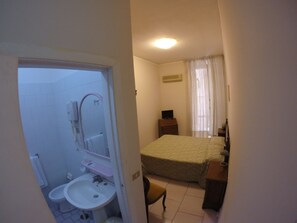 Shower, free toiletries, hair dryer, bidet
