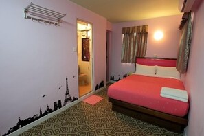 Premium bedding, desk, free WiFi, bed sheets - Man Lai Wah Resort (Lamma Island)