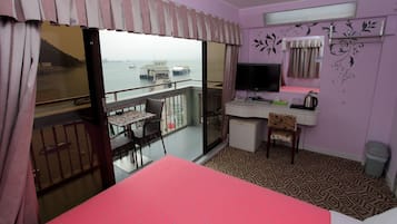 Premium bedding, desk, free WiFi, bed sheets