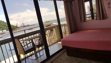 Ropa de cama de alta calidad, escritorio, wifi gratis y ropa de cama