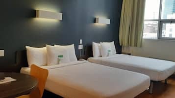 1 bedroom, premium bedding, in-room safe, desk