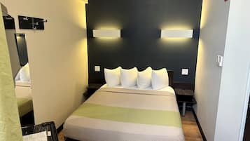 Kamar, 1 Tempat Tidur Double | 1 kamar tidur, seprai premium, brankas, dan meja kerja