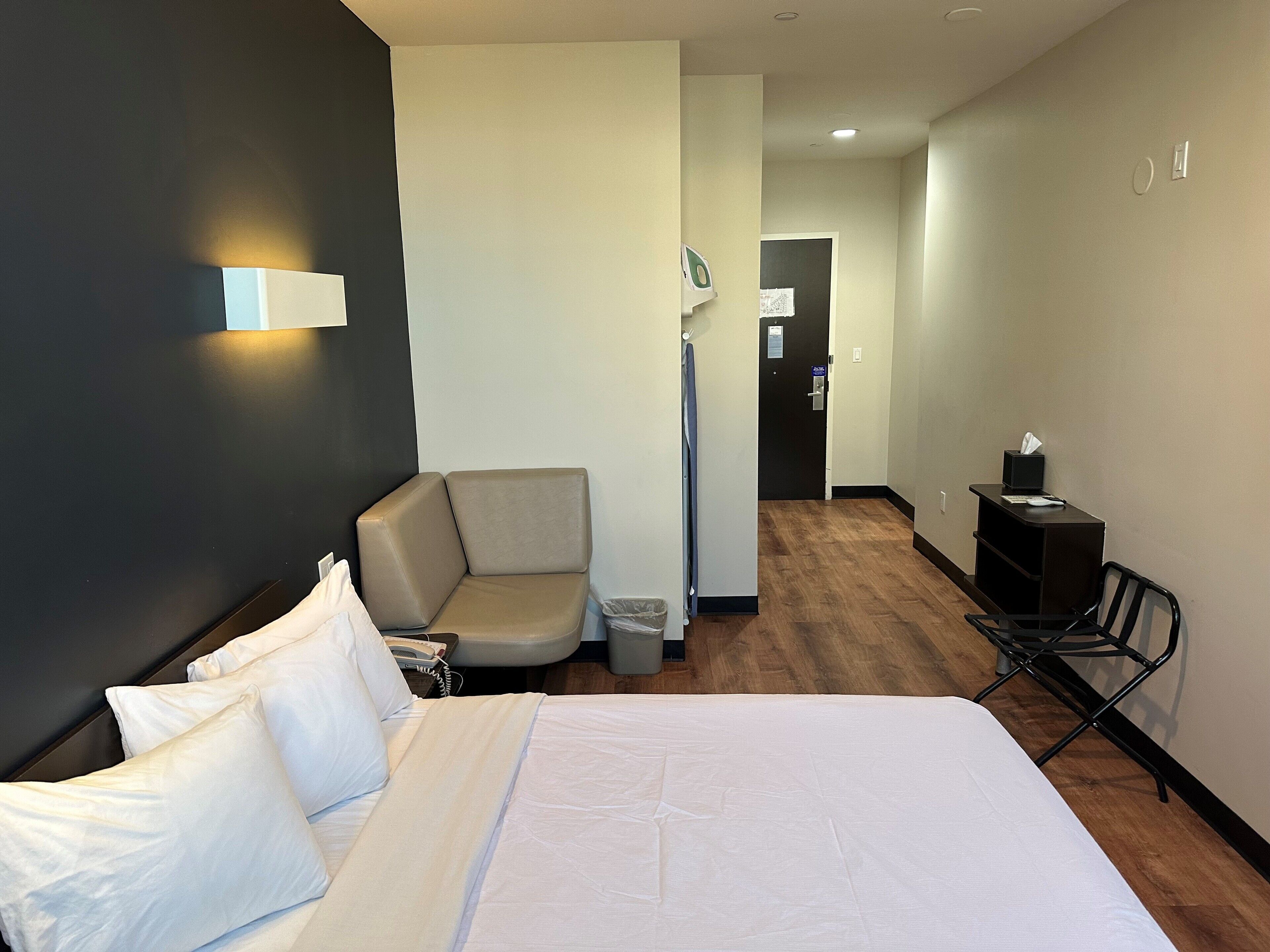 Room, 1 Full-Sized Bed | 1 bedroom, premium bedding, in-room safe, desk