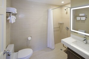 Asciugamani, sapone, shampoo, carta igienica