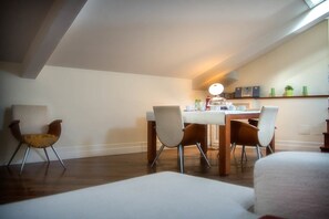 Apartment, 2 Schlafzimmer | Wohnzimmer | Flachbildfernseher