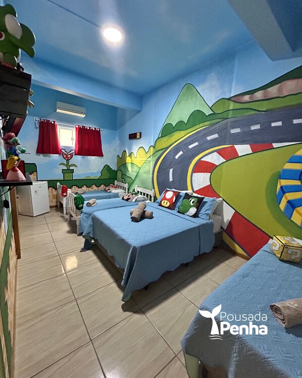 Decoración personalizada, cortinas blackout, wifi gratis y ropa de cama