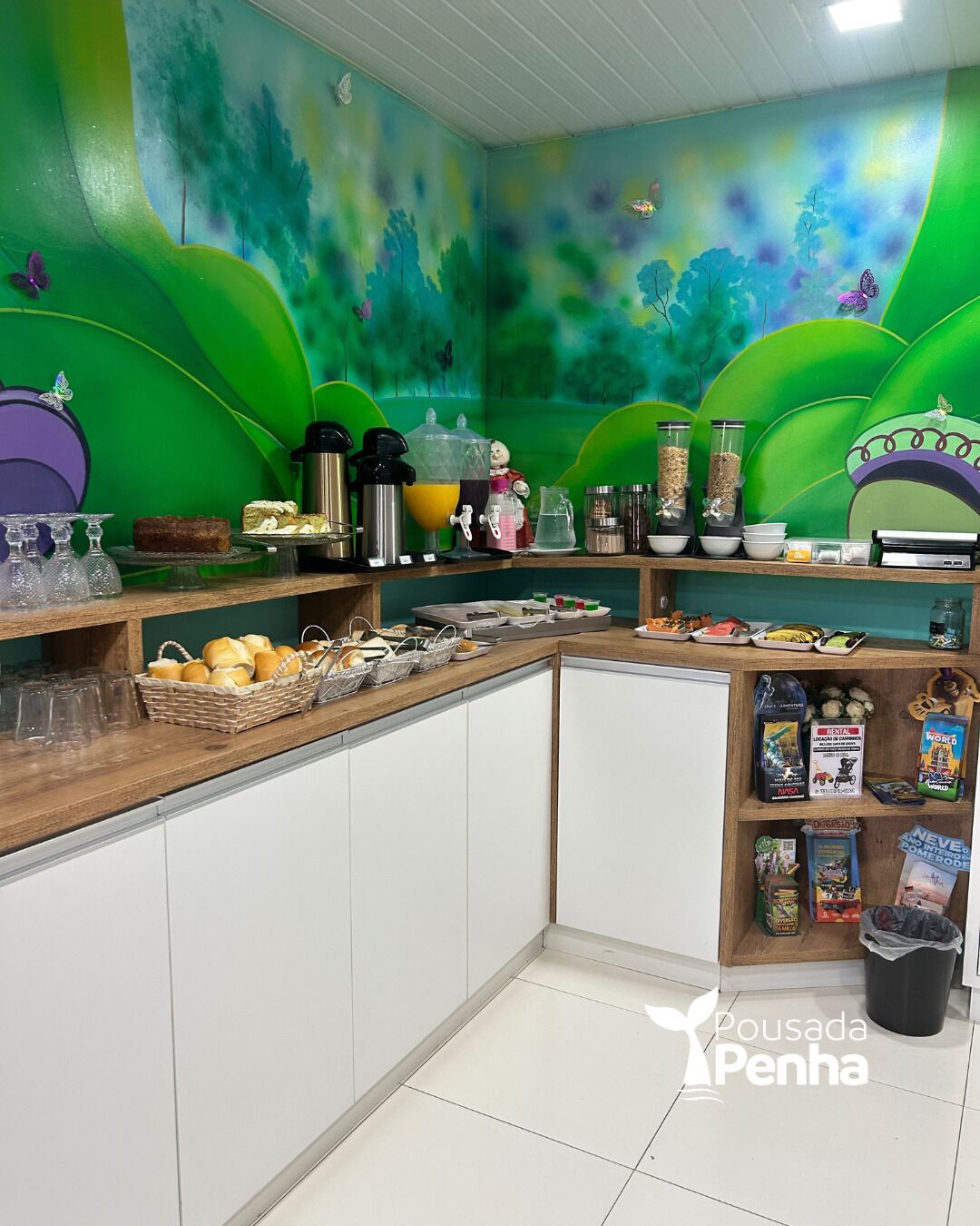 Café da manhã com buffet grátis todos os dias