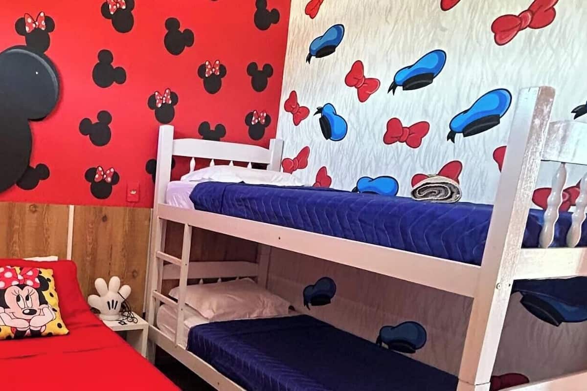 Suite Tematica Mundo Disney  | 遮光窗帘、免费 WiFi、特色装修、床单