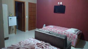Blackout drapes, free WiFi, bed sheets - Pousada Alejandro (Cunha)