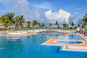 Outdoor pool, open 9:00 AM to 10:00 PM, pool umbrellas, sun loungers - Mareazul 723 Sur by Riviera Rentals (Playa del Carmen)
