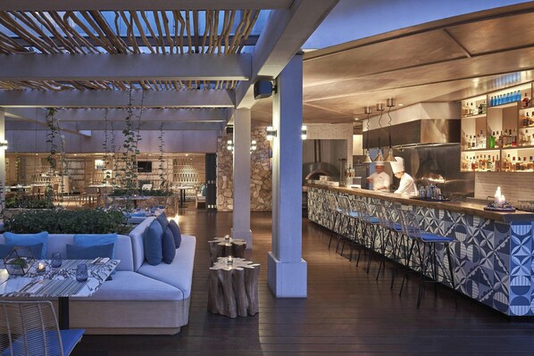 بار مشروبات وساندويتشات