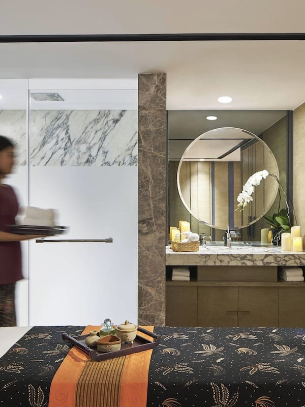 Couples treatment rooms, body treatments, aromatherapy, Swedish massages