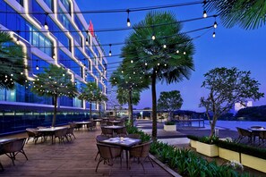 حمّام سباحة خارجي