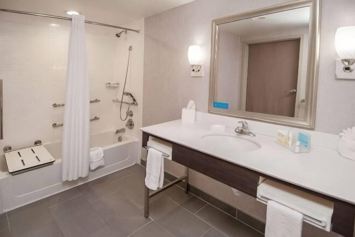 Bathroom | Free toiletries, hair dryer, towels