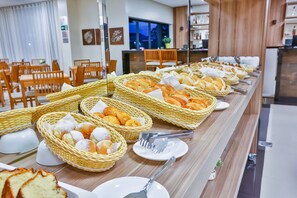 Tägliches inbegriffenes einheimisches Frühstück