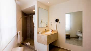 Douche, articles de toilette gratuits, serviettes fournies