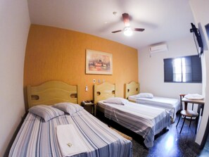 Minibar, skrivbord, strykjärn/strykbräda och gratis wi-fi