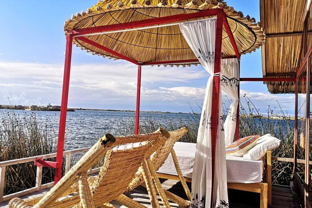 Uros Qhota Uta Lodge