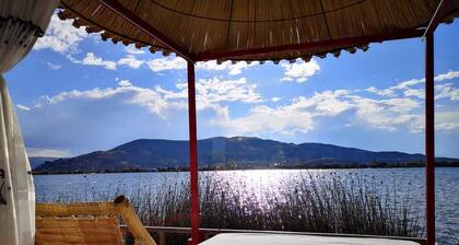 Uros Qhota Uta Lodge